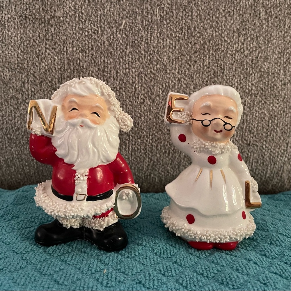 Vintage RARE Ucagco Santa & Mrs. Claus Noel Christmas Salt & Pepper Shakers